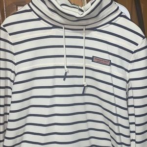 vineyard vines pull over